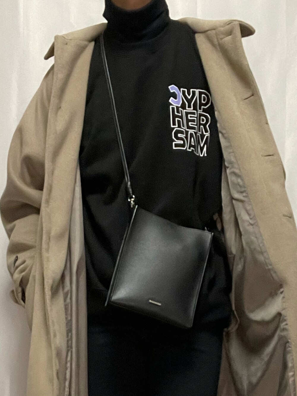「冬、CYPHER3、韓国ファッション、サイファーサム、サイファー、CYPHER、レイヤードスタイル、ブラック、スウェット、黒スキニー、コート、いいね、save、フォローお願いします🤑、おしゃれさんと繋がりたい、ロゴスウェット、私の推しブランド」｜「GUのスキニージーンズ（パンツ、ブラック系）」を使った、YOKIKIさん（メンズ・181cm）の冬コーディネートの4枚目の写真