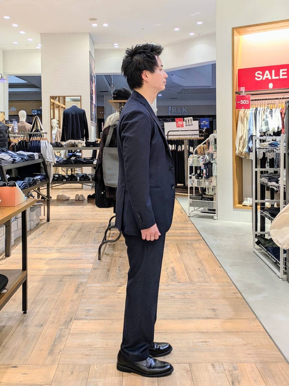 「きれいめ、セットアップ、ジャケット、ジャケットスタイル、スラックス、ニット、秋コーデ、秋冬新作、秋服準備はじめました、シンプルコーデ、ベーシック/シンプル、カジュアル、普通_GLOBAL WORK、GLOBAL WORK」｜「GLOBAL WORKのストレッチTRジャケット/Salon de GW/163826（テーラードジャケット、ブルー系）」を使った、もりもんさん（メンズ・171cm）の夏コーディネートの2枚目の写真