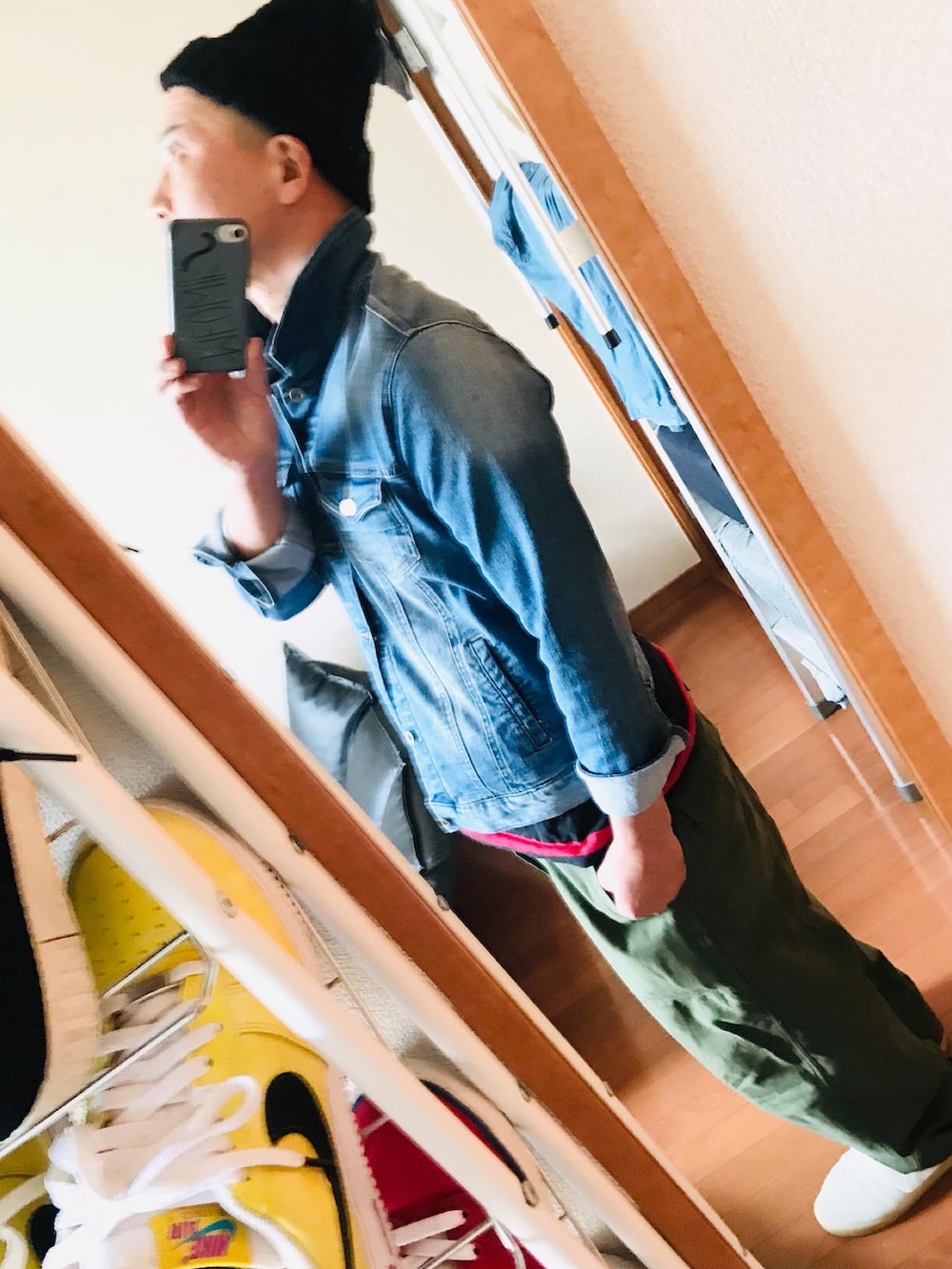 「CHUMSのアイテム（ニットキャップ/ビーニー、ブラック系）」を使った、nicoatworkさん（メンズ・172cm）の秋コーディネートの2枚目の写真