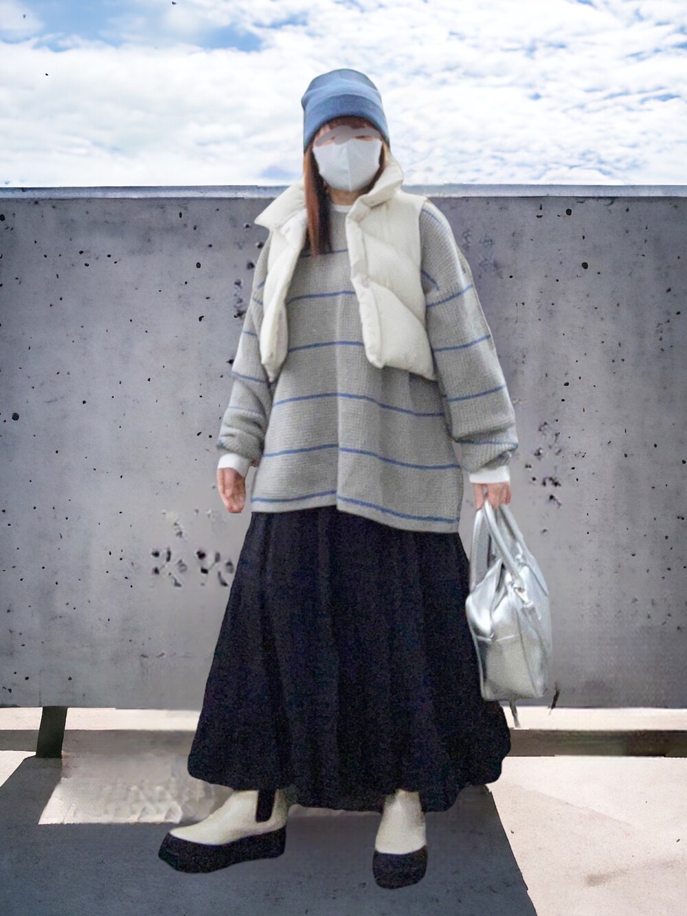 「大人カジュアル、休日スタイル、寒色コーデ、春のNewスタイル、ニット帽、ニット、ボーダー、レイヤードスタイル、ダウンベスト、ティアードスカート、ボストンバッグ、低身長コーデ、低身長、スウィーツ同盟会」|「ANGIE VINTAGE by megの【megコラボ】中綿ベスト付き3WAYステンカラーコート(ステンカラーコート、ベージュ系)」を使った、…natsuho…さん(レディース・154cm)の春コーディネートの2枚目の写真