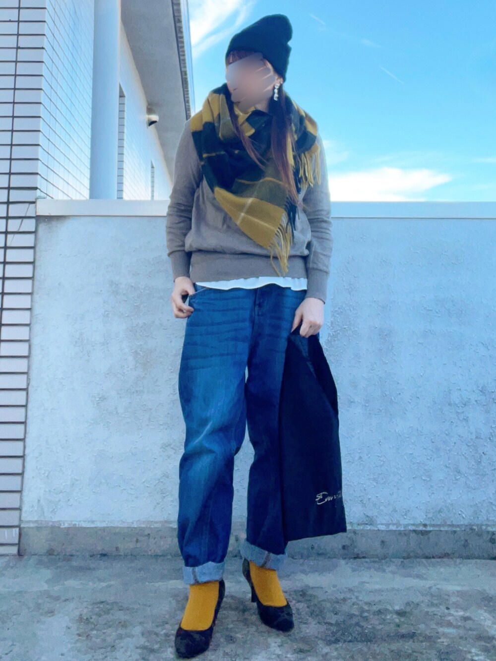 「第2回おそろであそぼ、大人カジュアル、休日スタイル、冬コーデ、ニット帽、ストール、チェック、レイヤードスタイル、ニット、デニム、パンプス、カモフラ、低身長コーデ、スウィーツ同盟会」｜「green label relaxingのSC ウールチェック ストール（ストール/ショール、イエロー系）」を使った、…natsuho…さん（レディース・154cm）の冬コーディネートの2枚目の写真