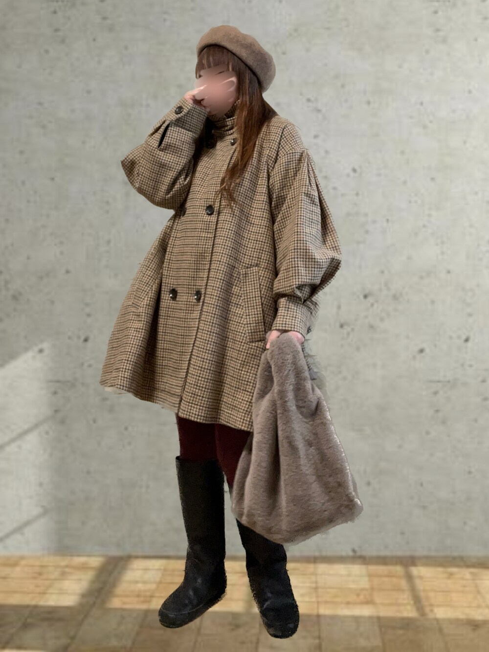 「大人カジュアル、大人ガーリー、冬コーデ、ほめられ本命コーデ、チョコ色に染まれ、ベレー帽、チェック、チェックコート、ボリューム袖、カラータイツ、ロングブーツ、ファー小物、低身長コーデ、チョコレートフェス、スウィーツ同盟会」｜「niko and...のオリジナルカラーフェルトベレー（ハンチング/ベレー帽、ベージュ系）」を使った、…natsuho…さん（レディース・154cm）の冬コーディネートの2枚目の写真