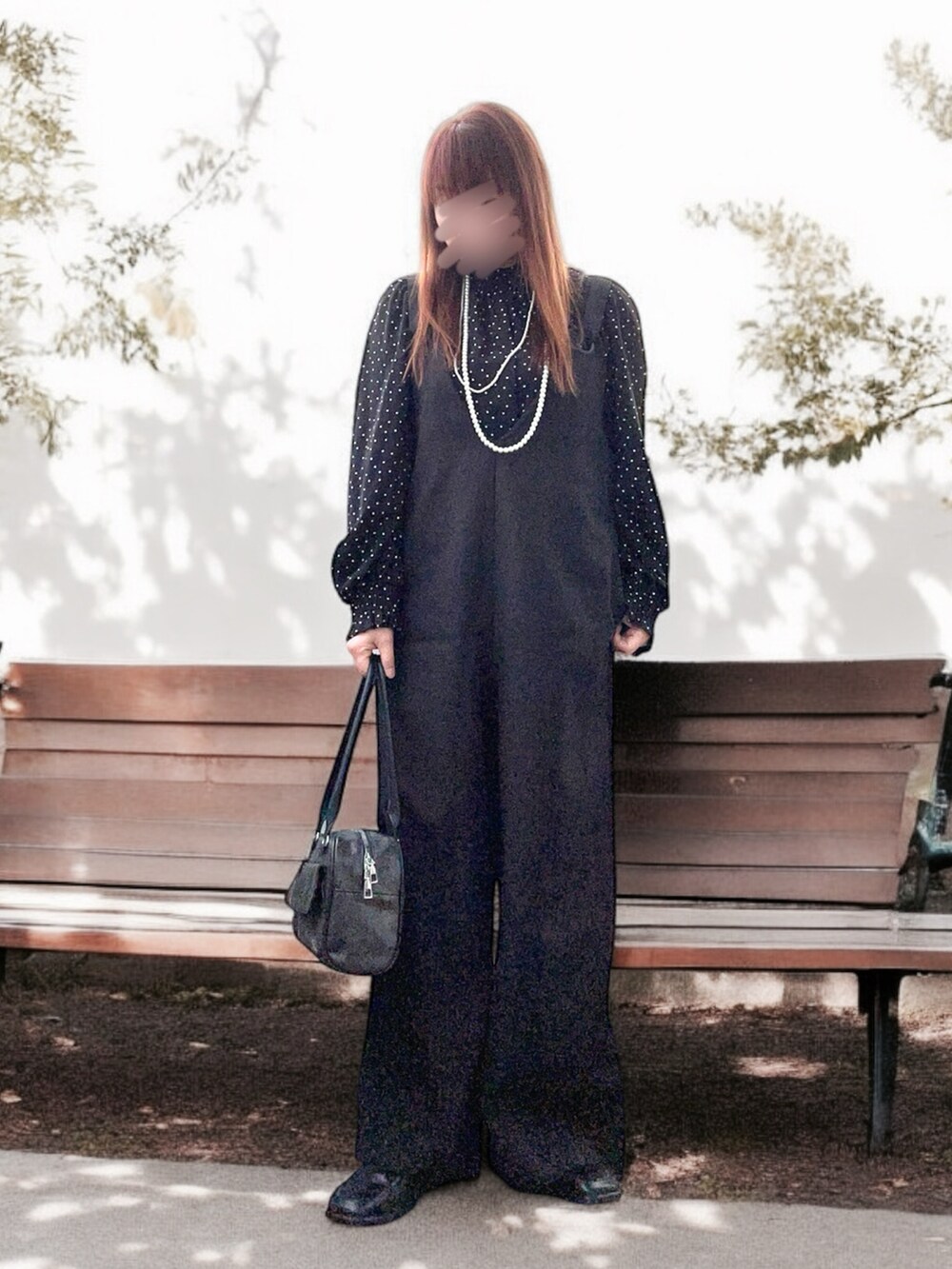 「オケージョン、大人女子、サロペット、antiqua、モノトーン、キレイめ、ローファー、低身長コーデ、154cmコーデ」｜「coca（coca）のスクエアドットバックリボンブラウス（シャツ/ブラウス、ブラック系）」を使った、…natsuho…さん（レディース・154cm）の秋コーディネートの3枚目の写真