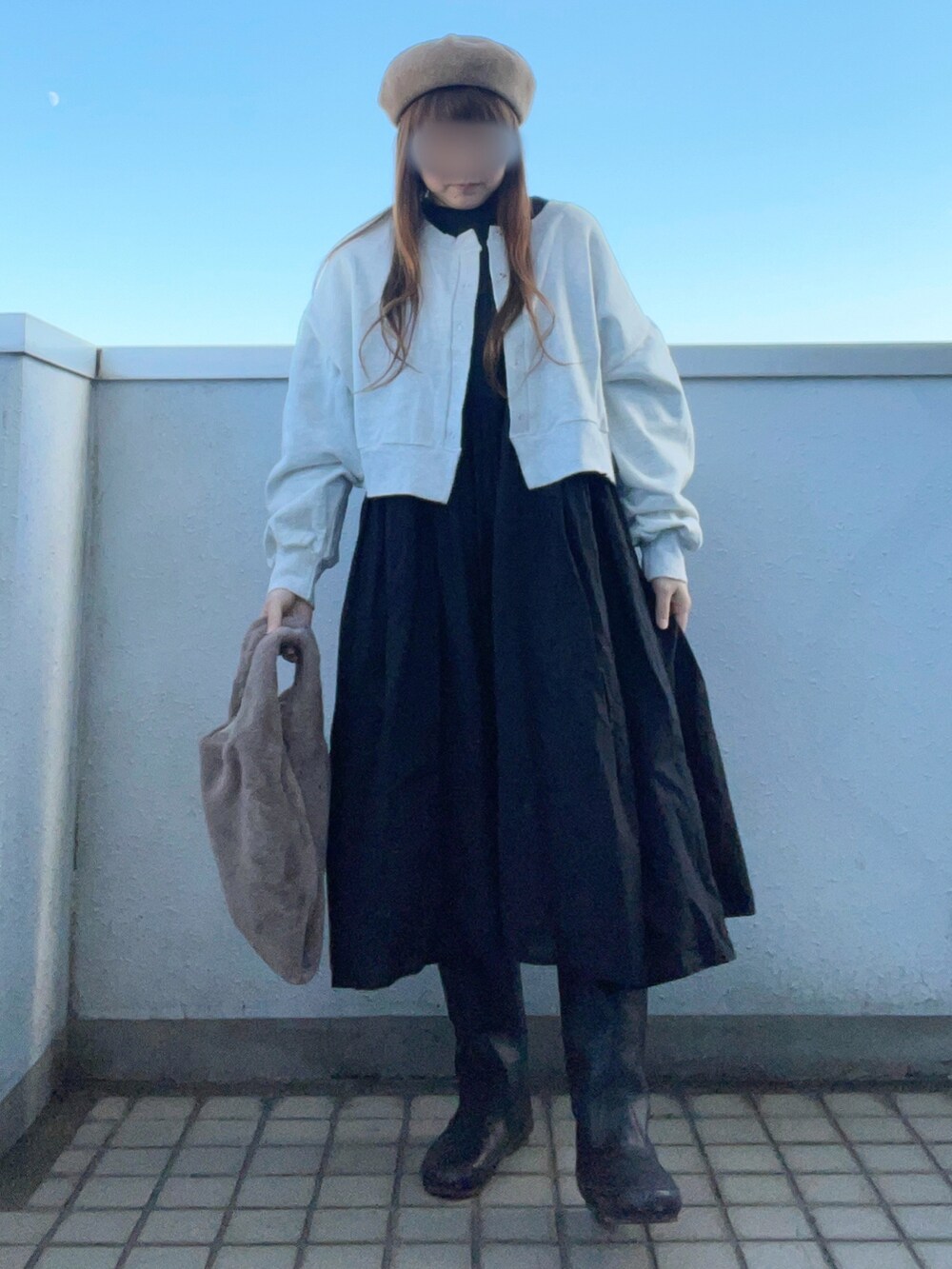 「大人カジュアル、休日スタイル、秋冬コーデ、ガーリー、ベレー帽、カーディガン、ワンピース、ブーツ、ファー小物、低身長コーデ、スウィーツ同盟会」｜「niko and...のオリジナルカラーフェルトベレー（ハンチング/ベレー帽、ベージュ系）」を使った、…natsuho…さん（レディース・154cm）の秋コーディネートの2枚目の写真