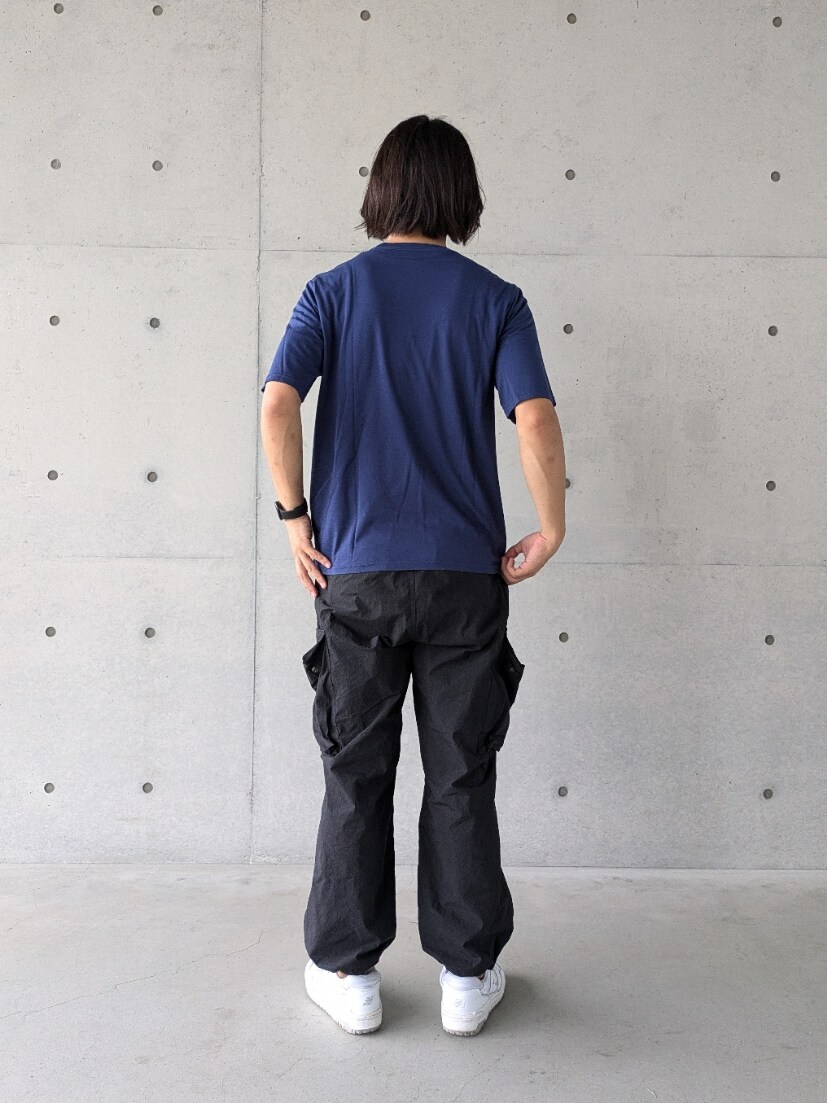 「休日スタイル、シンプルスタイル、オトナカジュアル、おしゃれさんと繋がりたい、きれいめカジュアル、秋のコーデ、リラックススタイル、スニーカーコーデ、秋色、ブラック、服好きな人と繋がりたい、秋服準備はじめました、ワイドパンツ、秋コーデ、ゆるコーデ」｜「Snow Peakのアイテム（Tシャツ/カットソー、グレー系）」を使った、kiriyama27さん（メンズ・182cm）の秋コーディネートの5枚目の写真