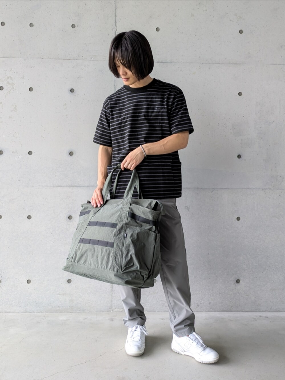 「メンズファッション、お洒落さんとつながりたい、今日のコーデ、大人カジュアル、シンプルスタイル、ゆるコーデ、シンプル、モノトーンコーデ、ラフコーデ、パンツスタイル、パンツコーデ、ラフ、スノーピーク、アクセサリー、ボーダー」｜「Snow PeakのHeavy Cotton Border T-Shirt（Tシャツ/カットソー、ブラック系）」を使った、kiriyama27さん（メンズ・182cm）の夏コーディネートの5枚目の写真