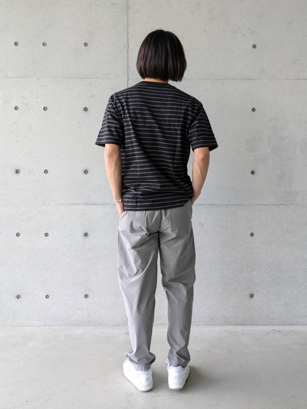「メンズファッション、お洒落さんとつながりたい、今日のコーデ、大人カジュアル、シンプルスタイル、ゆるコーデ、シンプル、モノトーンコーデ、ラフコーデ、パンツスタイル、パンツコーデ、ラフ、スノーピーク、アクセサリー、ボーダー」｜「Snow PeakのHeavy Cotton Border T-Shirt（Tシャツ/カットソー、ブラック系）」を使った、kiriyama27さん（メンズ・182cm）の夏コーディネートの2枚目の写真