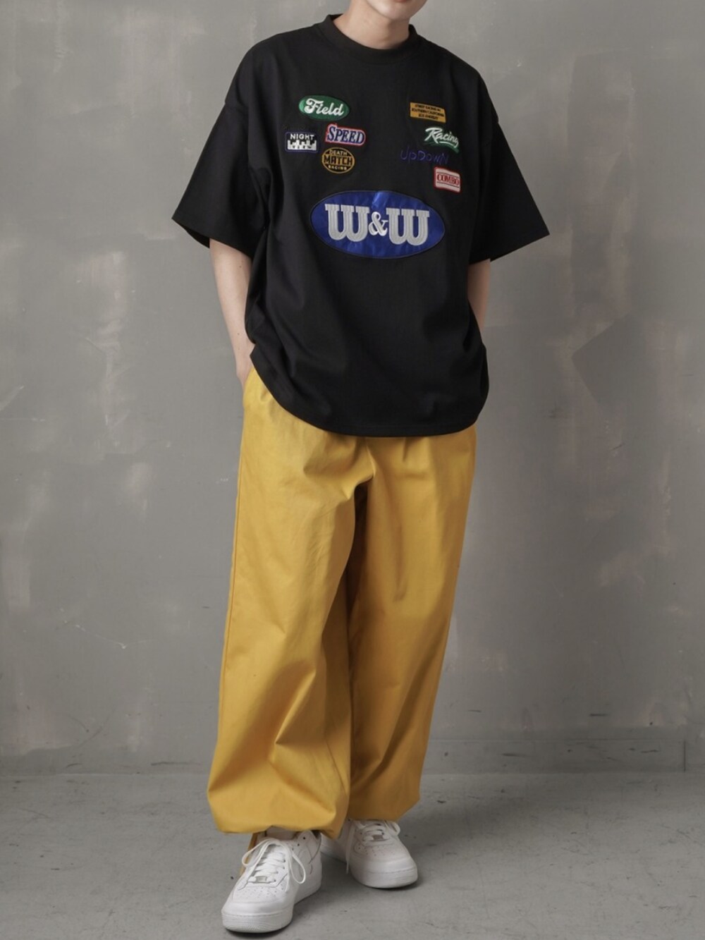 「ビックシルエット、Tシャツ、ワイドパンツ、カラーパンツ、白スニーカー」｜「SPINNSの【ビッグシルエット】レーシングロゴ刺繍ワッペン ビッグTシャツ（Tシャツ/カットソー、ホワイト系）」を使った、SPINNS_MEN【スピンズ】さん（メンズ・177cm）の春コーディネートの5枚目の写真
