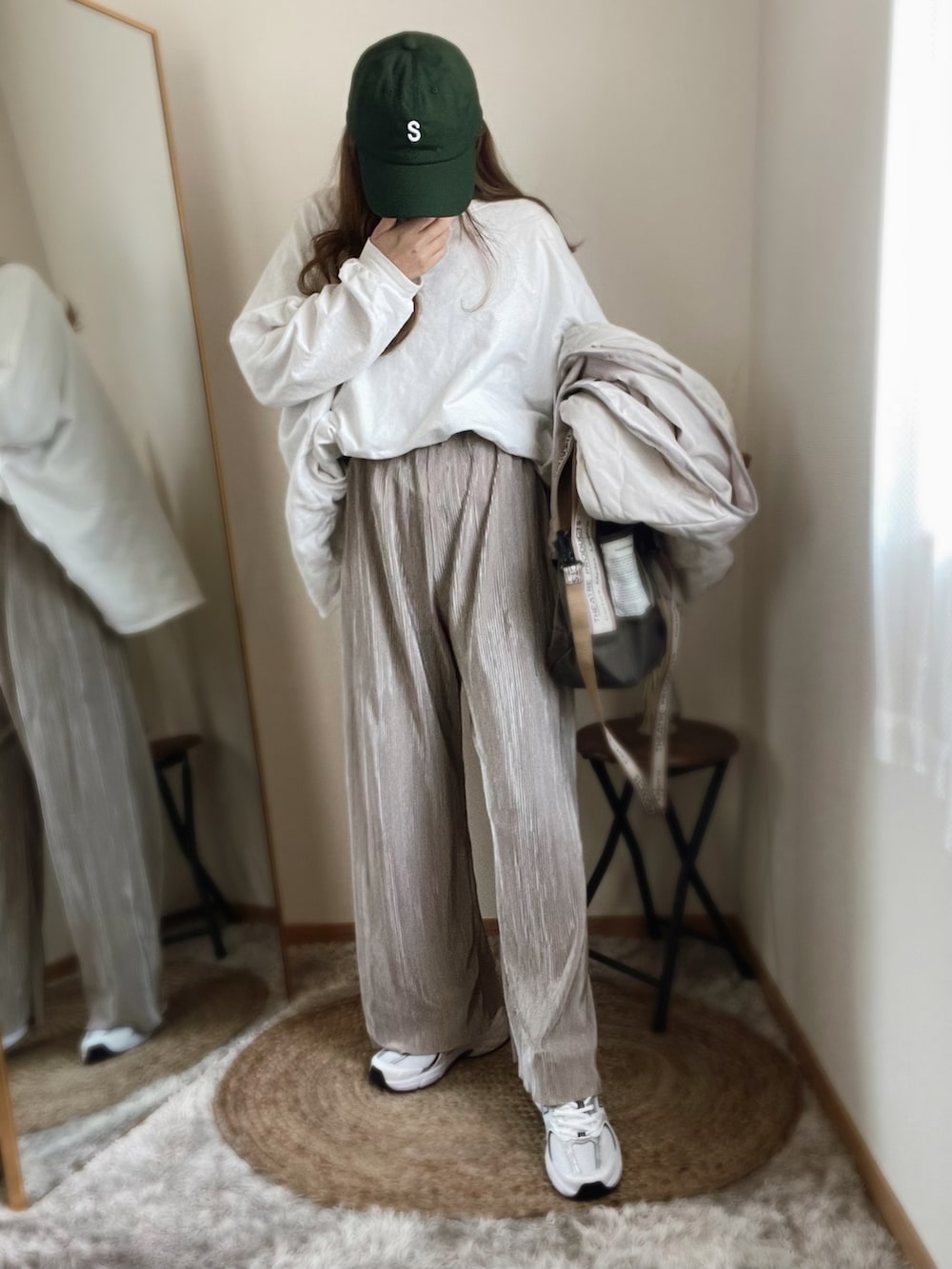 hikalさんの「ボリューム袖ビッグシルエットTシャツ（reca）」を使ったコーディネートの3枚目の写真
