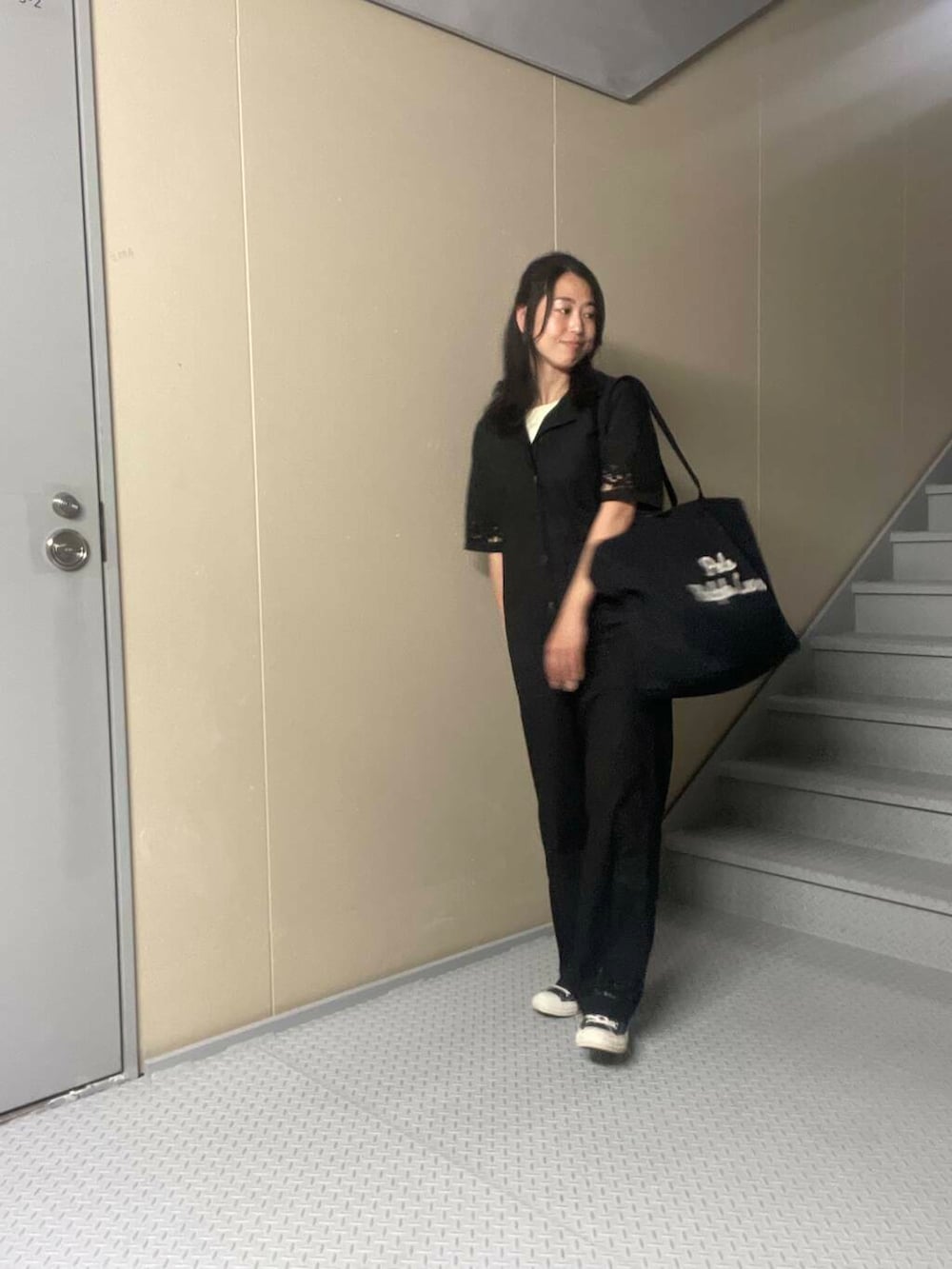 「シンプルコーデ、レース、サニーレーベル、夏、sonny、新作アイテム、もうすぐ夏」｜「URBAN RESEARCH Sonny LabelのフォトプリントTシャツ（Tシャツ/カットソー、イエロー系）」を使った、Manaさん（レディース・161cm）の春コーディネートの3枚目の写真