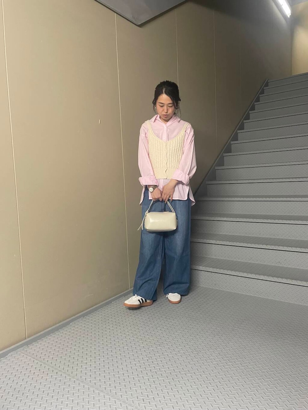 「シンプルコーデ、サニーレーベル、デニムコーデ、sonny、新作アイテム、春カラーコーデ、春のイチオシスタイル」|「URBAN RESEARCH Sonny Labelの『34サイズ/低身長向けも展開』タックデニム(デニムパンツ、ブルー系)」を使った、Manaさん(レディース・161cm)の春コーディネートの2枚目の写真