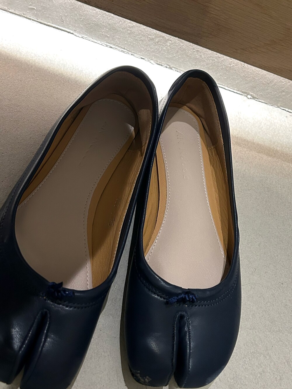 「秋服コーデ、大人かわいい、低身長コーデ、デニム、大人女子、リラックススタイル、おしゃれさんと繋がりたい、初冬コーデ、ootd、ラクチンコーデ、冬、お出かけコーデ、ブラック、ニツト、大人ガーリー」｜「Te chichiのフェイクレザーペプラムブルゾン（ブルゾン、ブラック系）」を使った、ビ﹏台湾人日本在住さん（レディース・152cm）の秋コーディネートの4枚目の写真