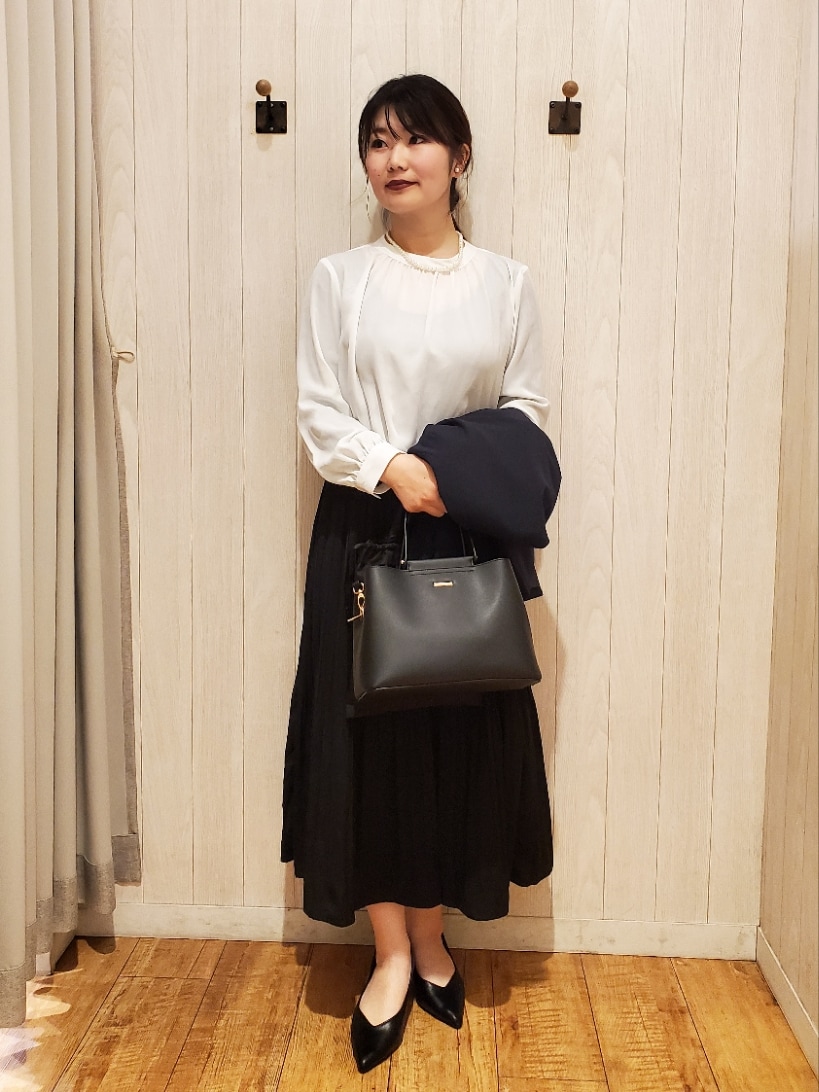 「きれいめコーデ、30代コーデ、ママファッション、入園式、卒業式、セレモニー、ジャケット、スカート、オフィスカジュアル、スーツスタイル、シューラルー、七五三、キレイめ、ハレの日」|「SHOO・LA・RUEの【洗える/S-3L/セットアップ可】セレモニーや通勤に カットジョーゼット Vネックジャケット(ノーカラージャケット、ブルー系)」を使った、Maaaaachanさん(骨格ストレート・レディース・165cm)の冬コーディネートの4枚目の写真