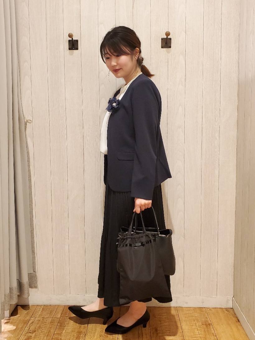 「きれいめコーデ、30代コーデ、ママファッション、入園式、卒業式、セレモニー、ジャケット、スカート、オフィスカジュアル、スーツスタイル、シューラルー、七五三、キレイめ、ハレの日」|「SHOO・LA・RUEの【洗える/S-3L/セットアップ可】セレモニーや通勤に カットジョーゼット Vネックジャケット(ノーカラージャケット、ブルー系)」を使った、Maaaaachanさん(骨格ストレート・レディース・165cm)の冬コーディネートの2枚目の写真