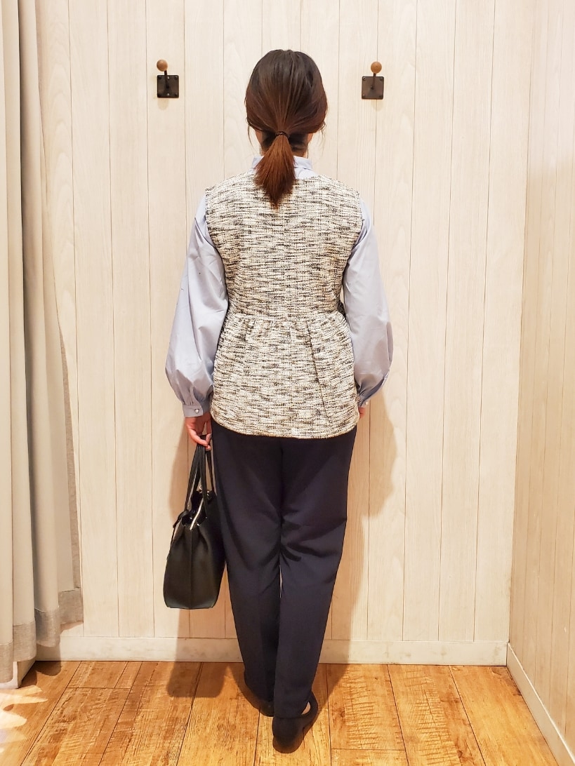 「かんたん！着回しコーデ術、大人ファッション、プチプラコーデ、七五三、ママファッション、30代コーデ、お仕事コーデ、ハレの日、ブラウス、リボンブラウス、パンツスタイル、ジレ、シューラルー、セレモニー」｜「DRESKIPの【S-LL】お顔回りを華やかに リボンタイブラウス（シャツ/ブラウス、ブルー系）」を使った、Maaaaachanさん（骨格ストレート・レディース・165cm）の冬コーディネートの3枚目の写真