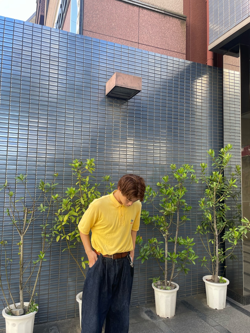 「WEARタイアップ、古着MIX、メンズコーデ」｜「adidasのアイテム（ポロシャツ、イエロー系）」を使った、ナガナガレさん（メンズ・171cm）の春コーディネートの2枚目の写真