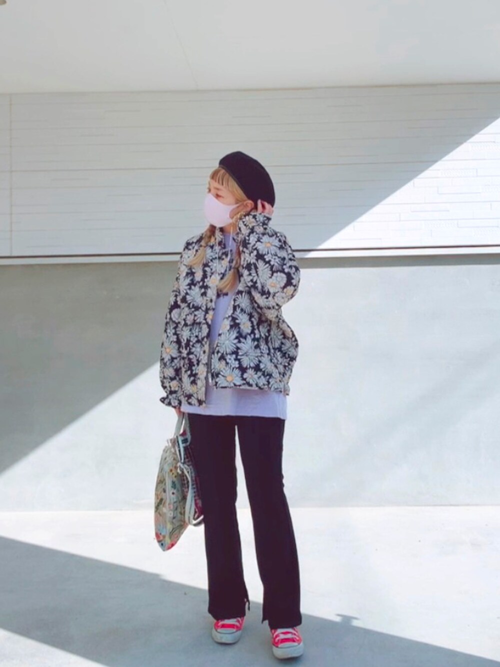 「秋冬コーデ、カジュアル、低身長女子、リラックススタイル、黒、GU、ZARA、converse、コンバース、SLY」｜「GUのアイテム（パンツ、ブラック系）」を使った、リリーさん（レディース・150cm）の秋コーディネートの2枚目の写真