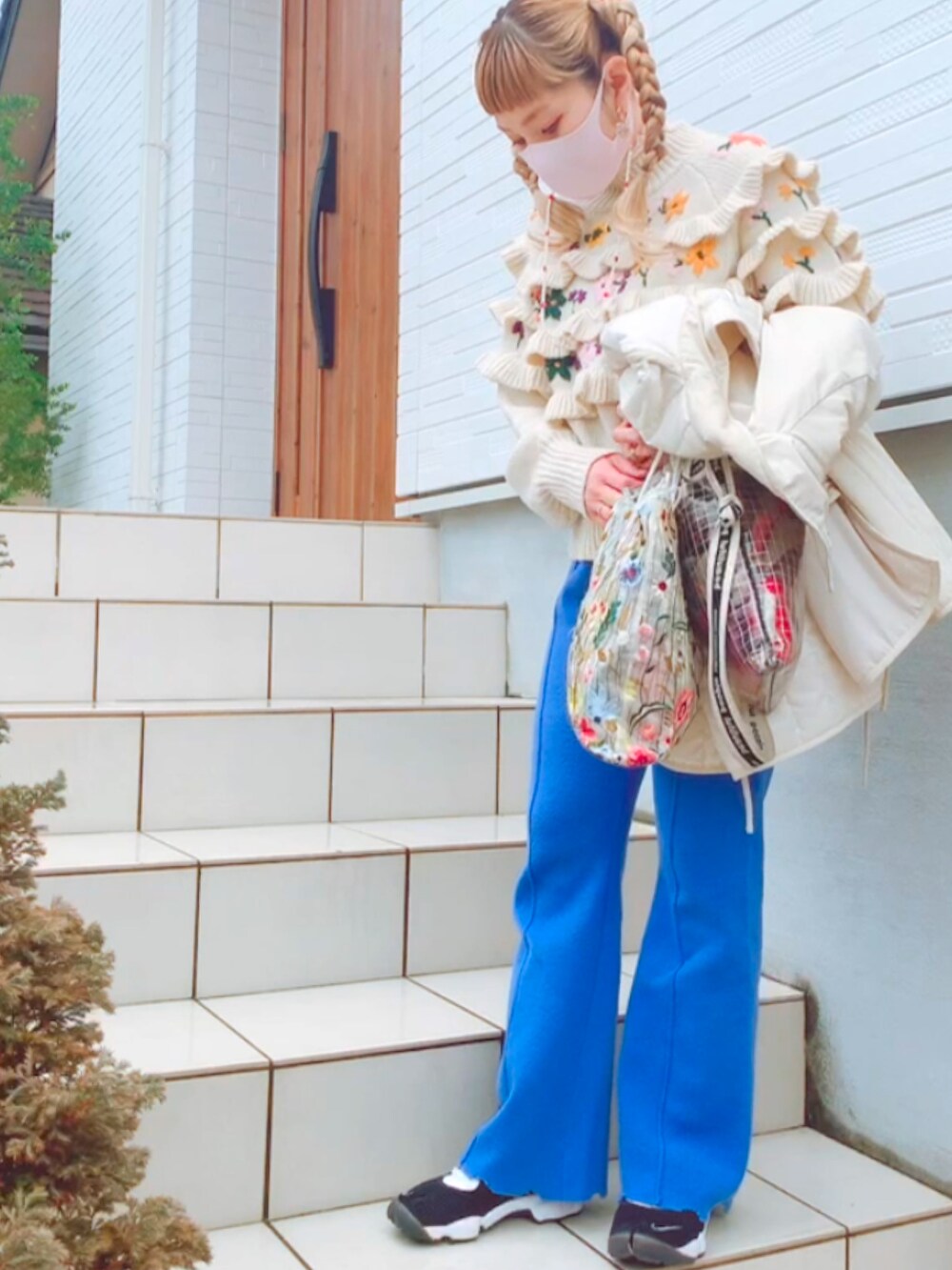 「ゆるコーデ、ラクチンコーデ、パンツスタイル、ブルー、ZARA、wcloset、NIKE、低身長、150cm、ザラジョ」｜「Alley by w closetの【Alley】センタータック入りニットパンツ（その他パンツ、ブルー系）」を使った、リリーさん（レディース・150cm）の冬コーディネートの2枚目の写真