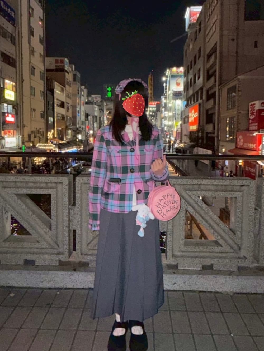 その他のジャケット/アウター、グレー系のスカートを着用したレディースの春コーディネートの2枚目の写真