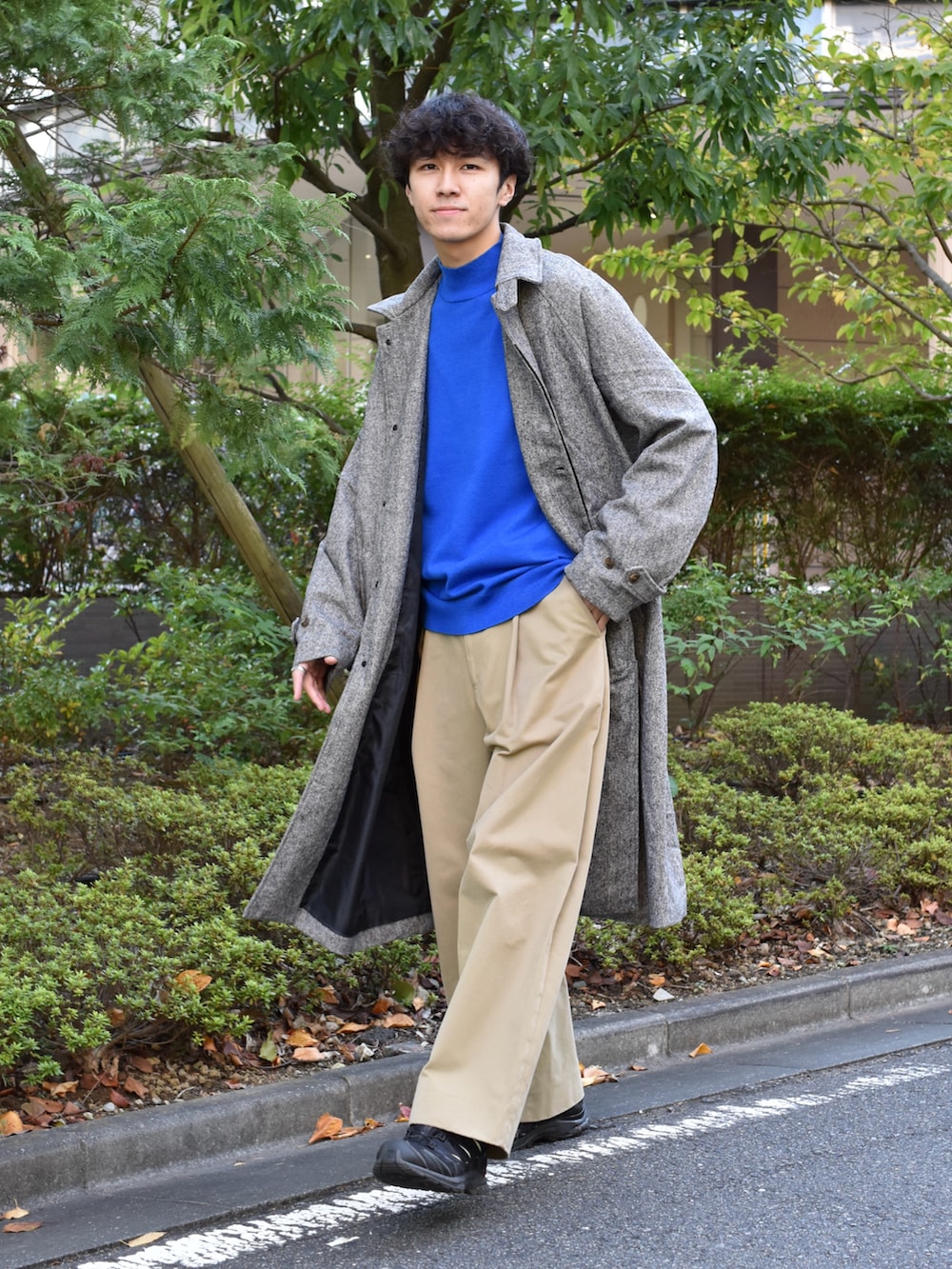 「ロングコート、ニット、シンプルコーデ、ビッグシルエット、レイヤードスタイル、へリンボーン、私の推しブランド、SENSEOFPLACE、きれいめカジュアル、タートルネック」|「SENSE OF PLACE by URBAN RESEARCHの『ユニセックス』バルマカーンルーズコート(ステンカラーコート、グレー系)」を使った、吉沢成夏(ヨシザワセナ)さん(メンズ・180cm)の冬コーディネートの3枚目の写真