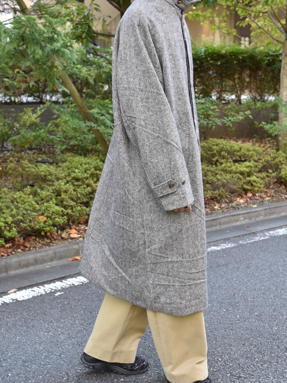 「ロングコート、ニット、シンプルコーデ、ビッグシルエット、レイヤードスタイル、へリンボーン、私の推しブランド、SENSEOFPLACE、きれいめカジュアル、タートルネック」|「SENSE OF PLACE by URBAN RESEARCHの『ユニセックス』バルマカーンルーズコート(ステンカラーコート、グレー系)」を使った、吉沢成夏(ヨシザワセナ)さん(メンズ・180cm)の冬コーディネートの2枚目の写真