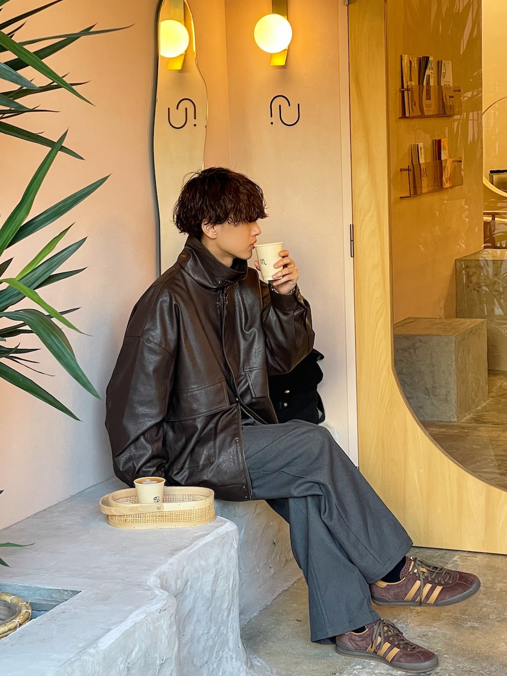 「ファッションを楽しもう、大人カジュアル、シンプルコーデ、カジュアルコーデ、おしゃれさんと繋がりたい、メンズコーデ、メンズファッション、古着、オーバーサイズ、レザージャケット」｜「MONO-MART LADY'Sの比翼デザインヴィンテージライクフェイクレザーブルゾン（ブルゾン、ブラウン系）」を使った、おやすみくん💤さん（メンズ・170cm）の秋コーディネートの2枚目の写真