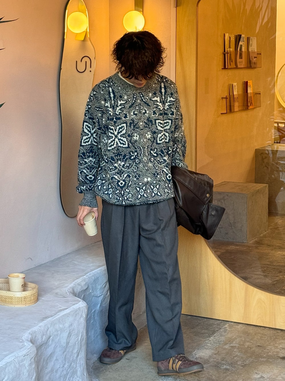 「ファッションを楽しもう、大人カジュアル、シンプルコーデ、カジュアルコーデ、おしゃれさんと繋がりたい、メンズコーデ、メンズファッション、古着、オーバーサイズ、レザージャケット」｜「MONO-MART LADY'Sの比翼デザインヴィンテージライクフェイクレザーブルゾン（ブルゾン、ブラウン系）」を使った、おやすみくん💤さん（メンズ・170cm）の秋コーディネートの4枚目の写真