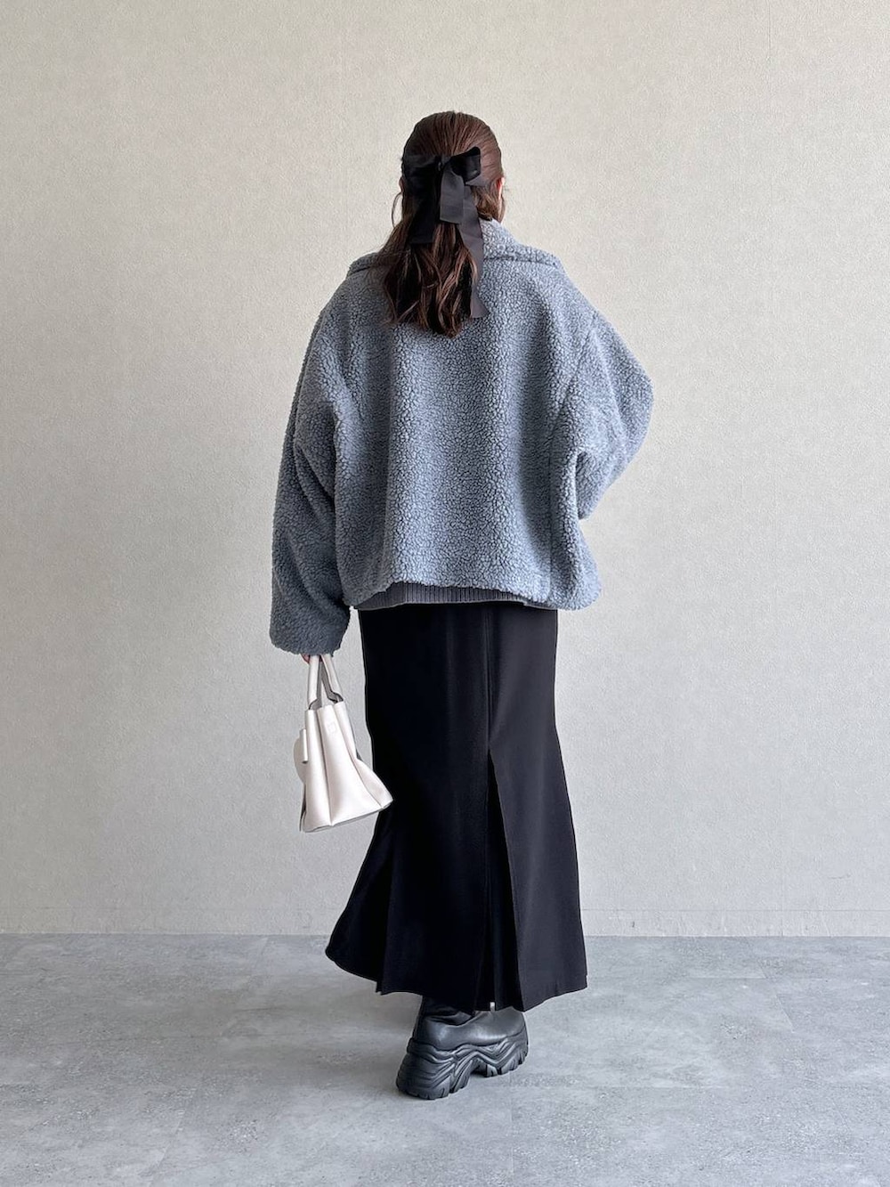 「きれいめ、カジュアル、ベーシック/シンプル」|「mysty womanのボアPコート 126027(ピーコート、グレー系)」を使った、Renaさん(レディース・155cm)の秋コーディネートの3枚目の写真