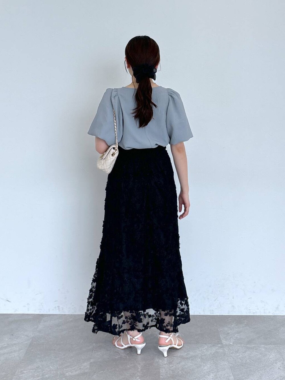 「きれいめ、ベーシック/シンプル、カジュアル」｜「mysty womanの［追加1］【WEB限定】フンワリパフスリーブブラウス　119296（シャツ/ブラウス、ブルー系）」を使った、Renaさん（レディース・155cm）の夏コーディネートの3枚目の写真