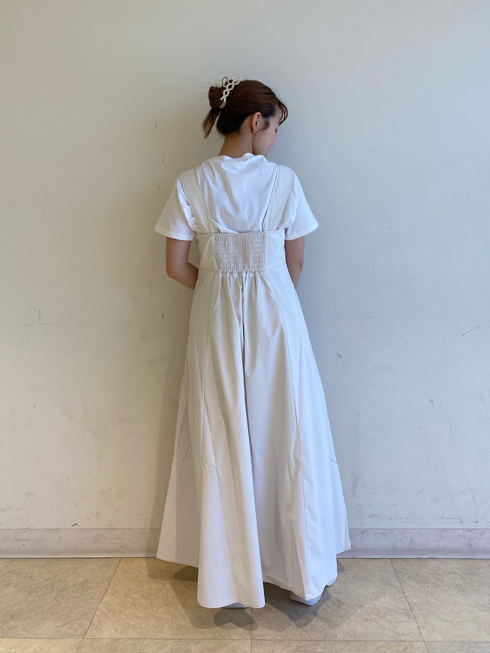 「ワンピース、ワンピース×サンダル、夏コーデ、Tシャツ、カジュアルコーデ、低身長、earth music&ecology、earthstaff、スポーツサンダル、夏ファッション」|「earth music&ecologyのステッチジャンドレ(ワンピース、ブラック系)」を使った、なぽんさん(レディース・150cm)の春コーディネートの2枚目の写真
