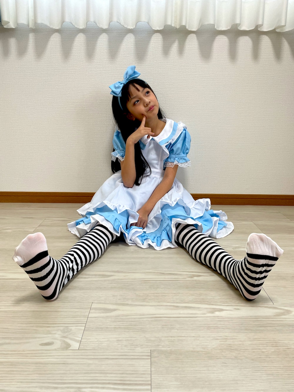 「WEARハロウィン2022、ハロウィン、秋コーデ、おしゃれさんと繋がりたい、ふしぎの国のアリス、マッドハッター、ハロウィンコーデ、ディズニー、リンクコーデ、おそろいコーデ」｜「楽天のアイテム（ワンピース/ドレス、ブルー系）」を使った、seriさん（キッズ・130cm）の秋コーディネートの3枚目の写真