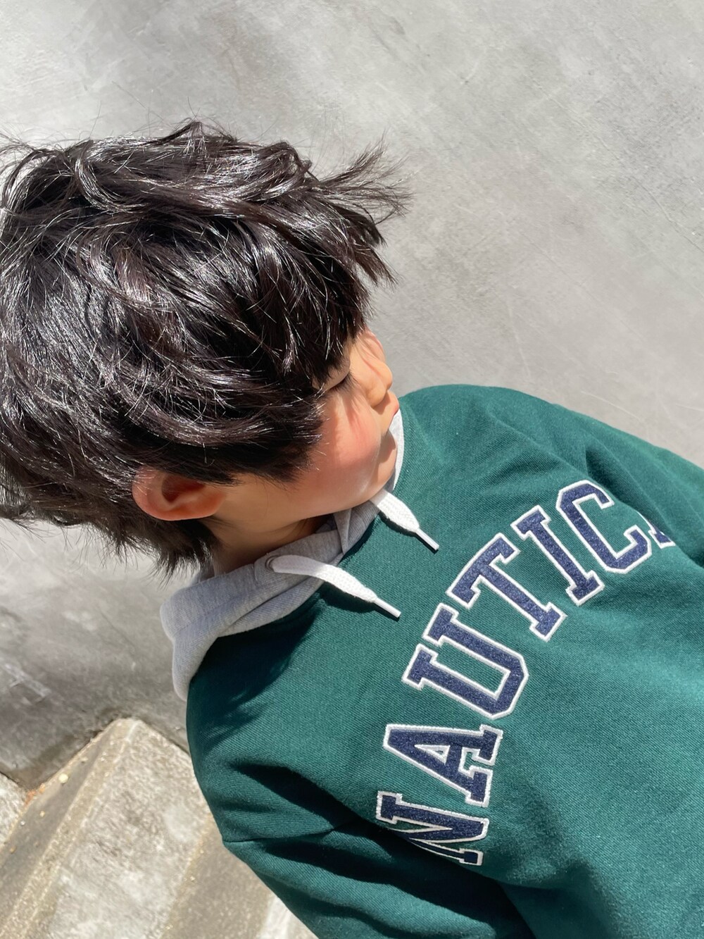 「私の推しブランド、休日スタイル、パーカー、男の子コーデ、グリーン、スニーカー、5歳、nautica」｜「NAUTICAの【NAUTICA/ノーティカ】アップリケロゴ裏毛パーカー（スウェット、グリーン系）」を使った、mi＊さん（キッズ・110cm）の冬コーディネートの3枚目の写真