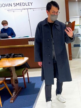 JOHN SMEDLEYのステンカラーコートを使った人気ファッション