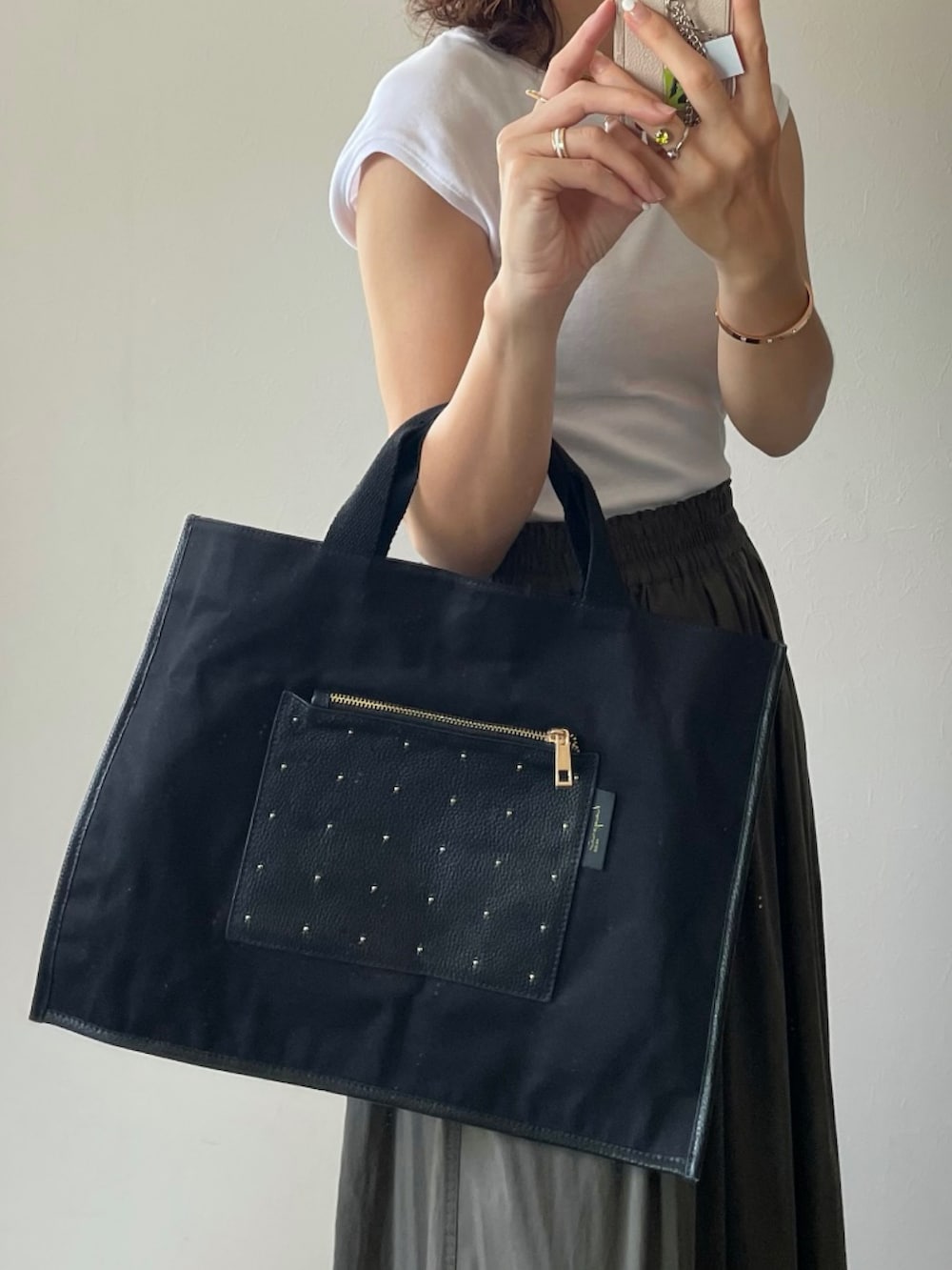 「HAYNIのアイテム（バッグ、ブラック系）」を使った、kaochocoさん（レディース・161cm）の夏コーディネートの2枚目の写真