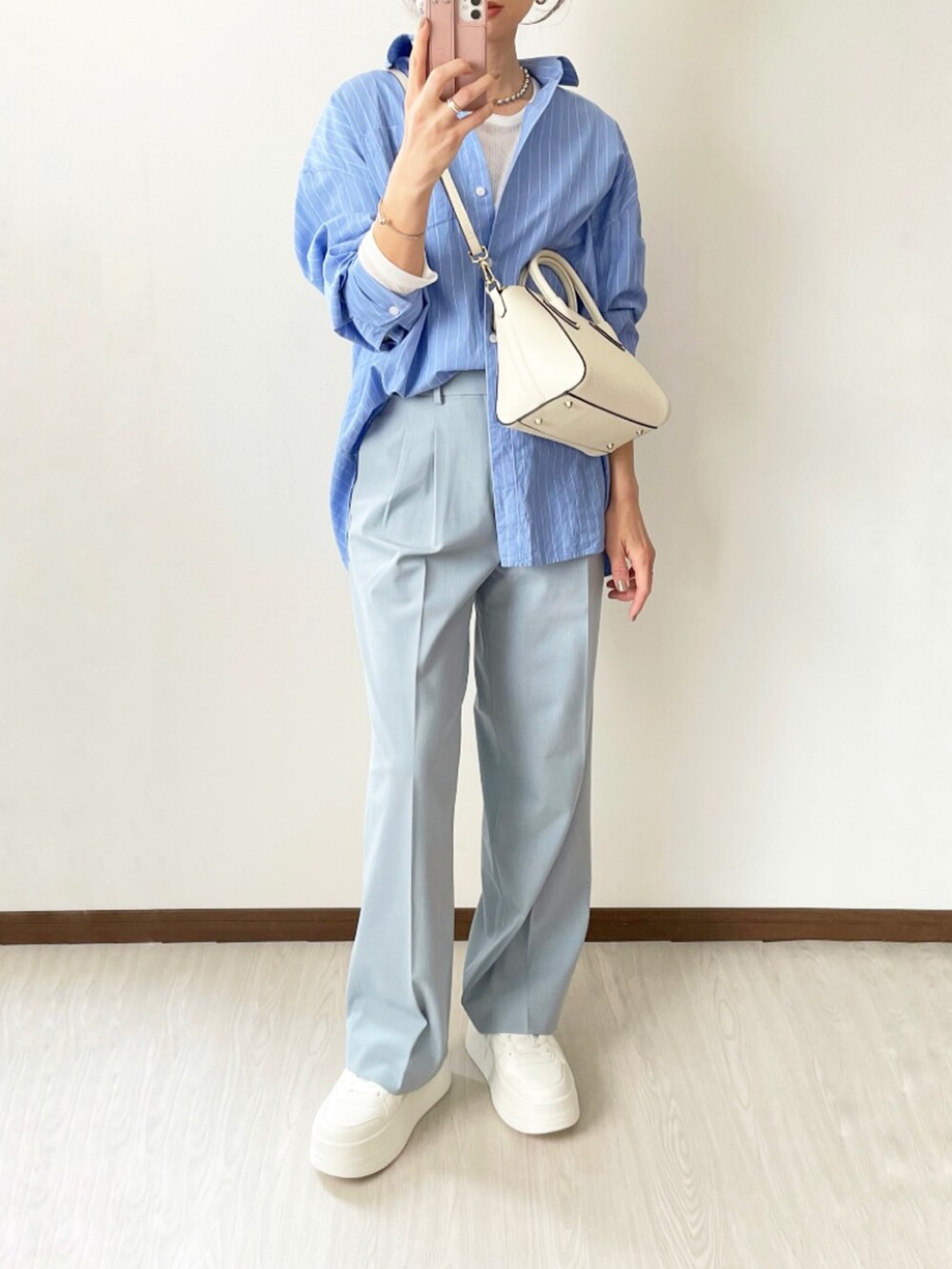 「HAYNIのアイテム（バッグ、ホワイト系）」を使った、kaochocoさん（レディース・161cm）の冬コーディネートの3枚目の写真