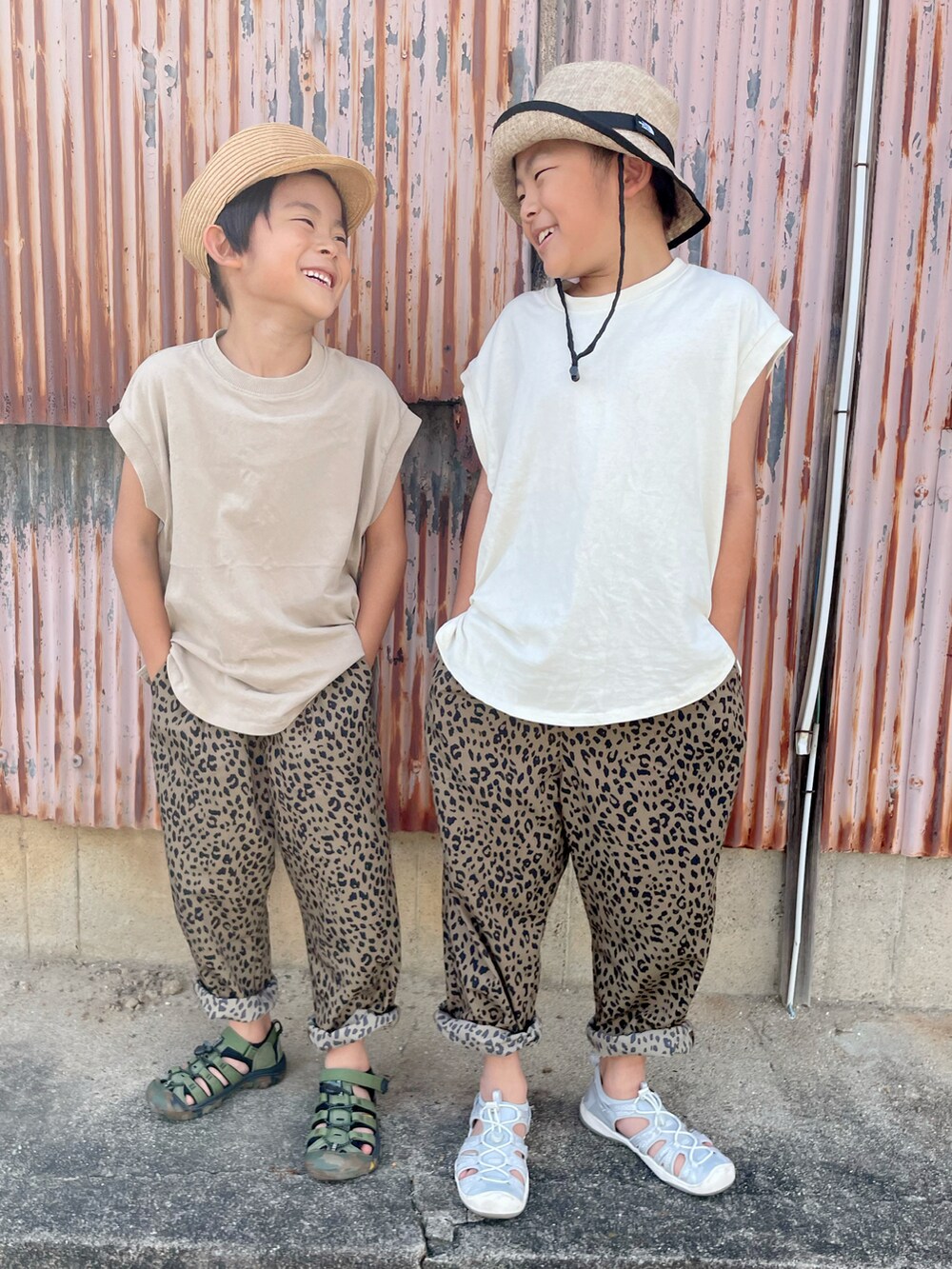 「キッズファッション、休日コーデ、キッズコーデ、夏だ！Tシャツ着よう！、夏コーデ、男の子コーデ、サンダル、タンクトップ、夏セールで買いました、プチプラ、兄弟コーディネート、リンクコーデ、レオパード」｜「THE NORTH FACEの＜THE NORTH FACE（ザノースフェイス）＞ ハイクハット/帽子（ハット、ベージュ系）」を使った、aoeetoさん（キッズ・120cm）の夏コーディネートの2枚目の写真
