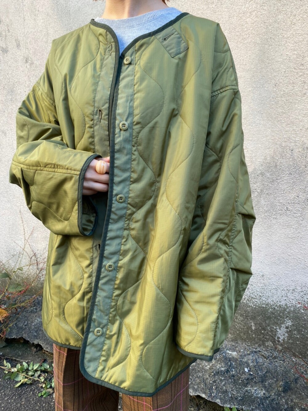 「cepo.、キルティング、グリーン、冬コーデ、アウター、お洒落さんとつながりたい、ラクチンコーデ、楽チンコーデ、ボリューム袖、プチプラ、ビッグシルエット、ootd、シンプル、低身長コーデ、ジャケットスタイル」｜「cepoのミリタリーキルトブルゾン（ブルゾン、グリーン系）」を使った、imaiさん（レディース・153cm）の冬コーディネートの2枚目の写真