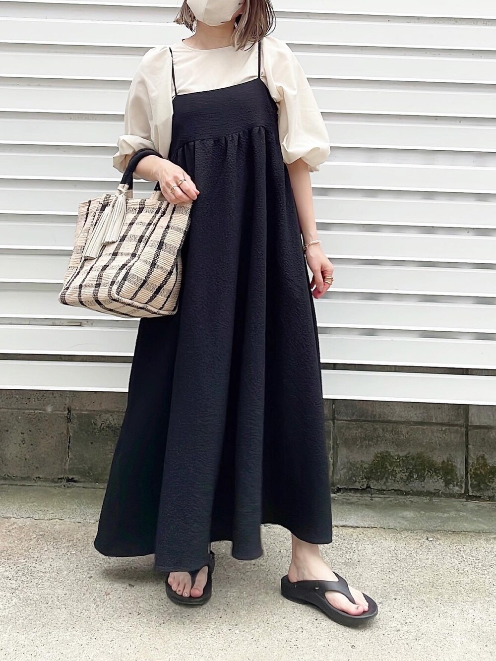 「ワンピース、お出かけコーデ、春夏コーデ、ラクチンコーデ、楽チンコーデ、低身長、低身長コーデ、キレイめカジュアル、PR」|「URBAN RESEARCH Sonny Labelの『UR TECH Smart Linen Touch』ボリュームスリーブブラウス(シャツ/ブラウス、ベージュ系)」を使った、moyooonnさん(レディース・152cm)の春コーディネートの2枚目の写真
