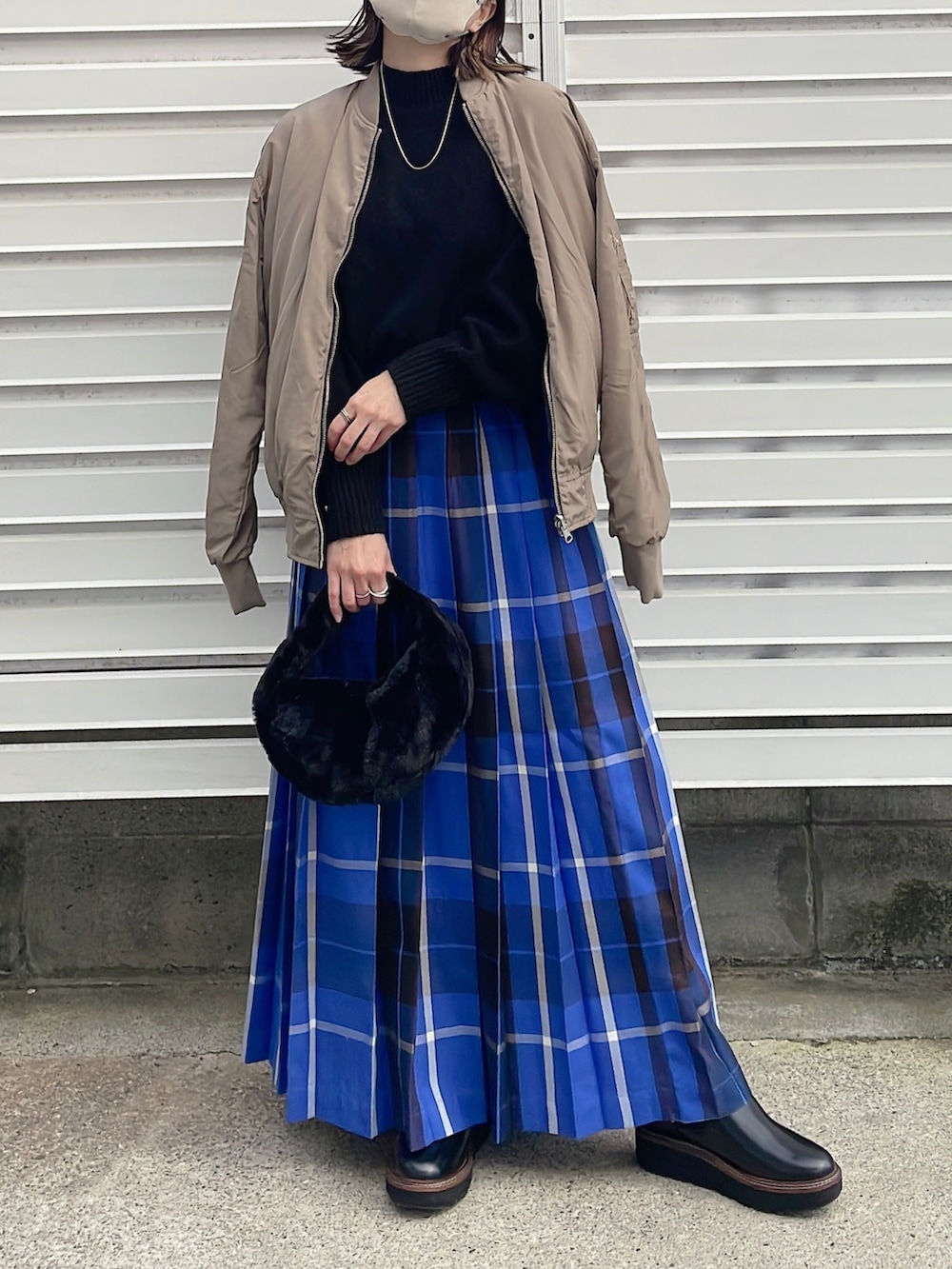 「PR、チェック、秋服コーデ、大人カジュアル、シンプル、オトナ女子」｜「URBAN RESEARCH Sonny Labelの起毛モックネックドルマンプルオーバー（ニット/セーター、ブラック系）」を使った、moyooonnさん（レディース・152cm）の秋コーディネートの3枚目の写真