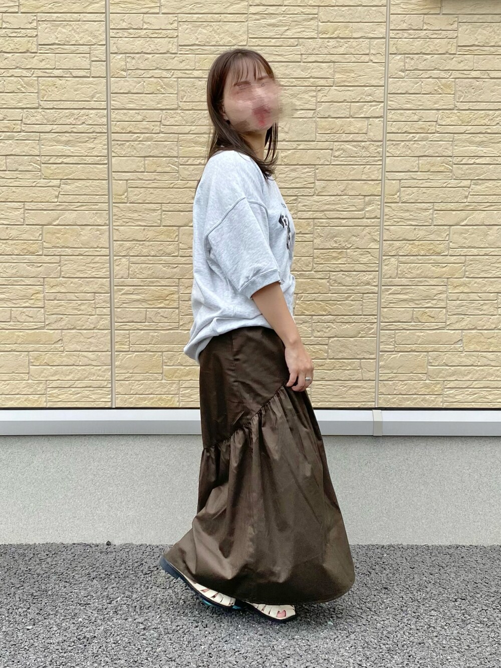 「初秋コーデ、大人かわいい、楽チンコーデ、お出かけコーデ、今日のコーデ、ゆるコーデ、お洒落さんとつながりたい、グルカサンダル、しまむら」｜「info. BEAUTY&YOUTHのアイテム（スウェット、グレー系）」を使った、me.さん（レディース・154cm）の秋コーディネートの2枚目の写真