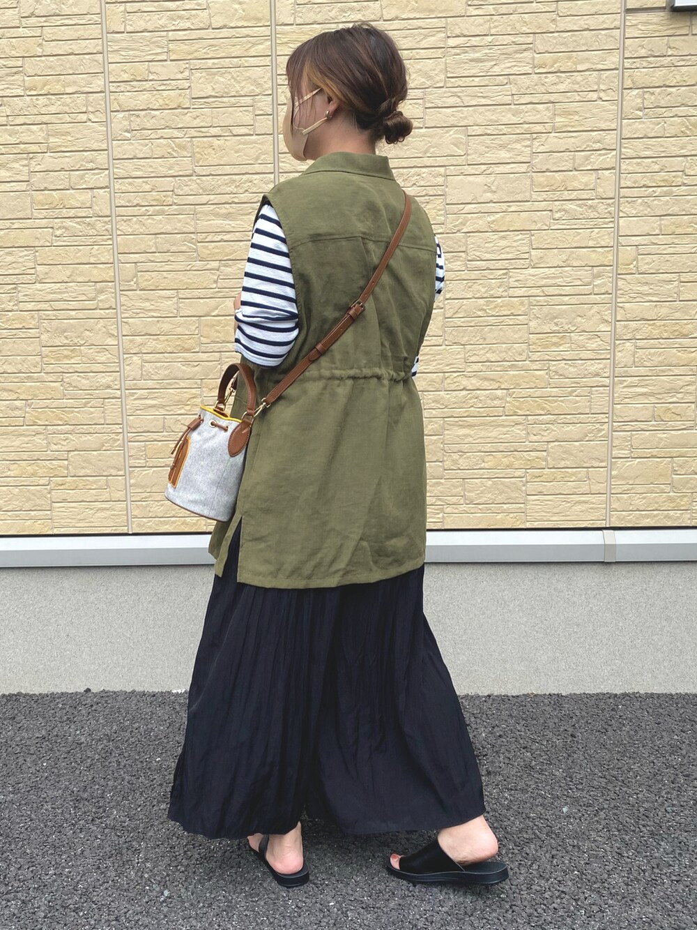 「楽チンコーデ、大人コーデ、夏、オトナカジュアル、カジュアル、低身長コーデ、大人かわいい、プチプラ、ボーダー、ベスト」｜「Kastaneの【新色追加】ミリタリーシアーベスト（ベスト、グリーン系）」を使った、me.さん（レディース・154cm）の夏コーディネートの2枚目の写真