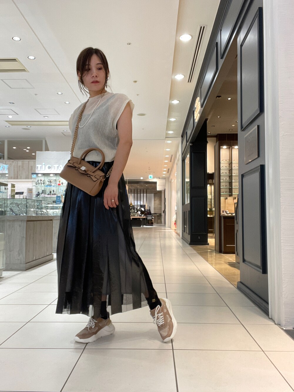 「オトナカジュアル、お出かけコーデ、初秋コーデ、楽チンコーデ、きれいめカジュアル、キレイめ、大人可愛い、シンプルコーデ、ビーセカンド、B2nd」｜「DROIT BELLOのDROIT BELLO(ドロイトベロ) PEARL LONG NECKLACE/パールロング変形ネックレス（ネックレス、シルバー系）」を使った、kimmyさん（レディース・162cm）の夏コーディネートの2枚目の写真
