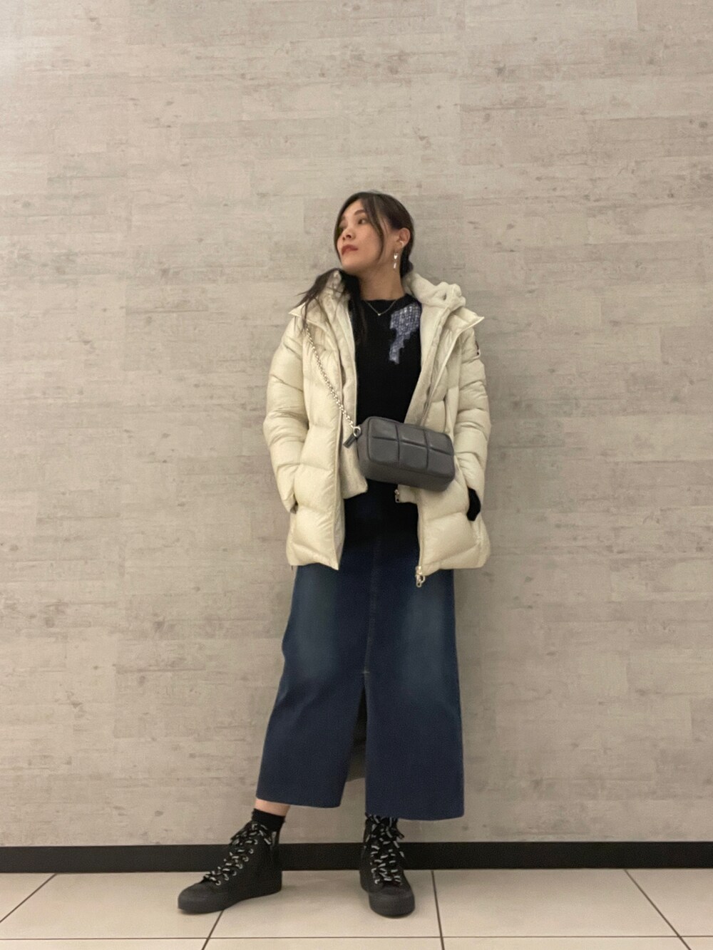 「カジュアル、休日スタイル、冬コーデ、白ダウン、オトナカジュアル、デニムロングスカート、ラクチンコーデ、あったかコーデ、ビーセカンド、B2nd」｜「CAPEHORNのCAPEHORN（ケープホーン）ALVAREZ/エコファーコンビダウン（ダウンジャケット/コート、ホワイト系）」を使った、kimmyさん（レディース・162cm）の秋コーディネートの3枚目の写真