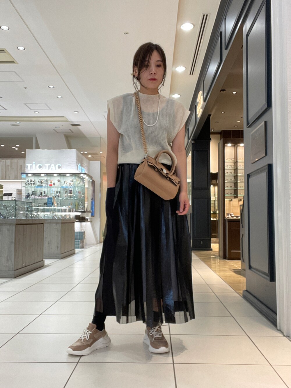 「オトナカジュアル、お出かけコーデ、初秋コーデ、楽チンコーデ、きれいめカジュアル、キレイめ、大人可愛い、シンプルコーデ、ビーセカンド、B2nd」｜「DROIT BELLOのDROIT BELLO(ドロイトベロ) PEARL LONG NECKLACE/パールロング変形ネックレス（ネックレス、シルバー系）」を使った、kimmyさん（レディース・162cm）の夏コーディネートの3枚目の写真