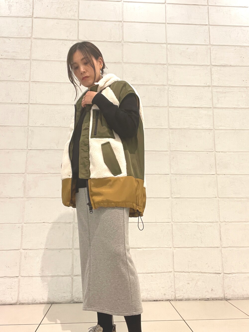「大人カジュアル、きれいめカジュアル、ゆるコーデ、ラクチンコーデ、着回しコーデ、B2nd、秋冬コーデ、オトナ女子、ビーセカンド」｜「D.A.T.E.のD.A.T.E.（デイト）LEOPARD（スニーカー、ホワイト系）」を使った、kimmyさん（レディース・162cm）の冬コーディネートの5枚目の写真
