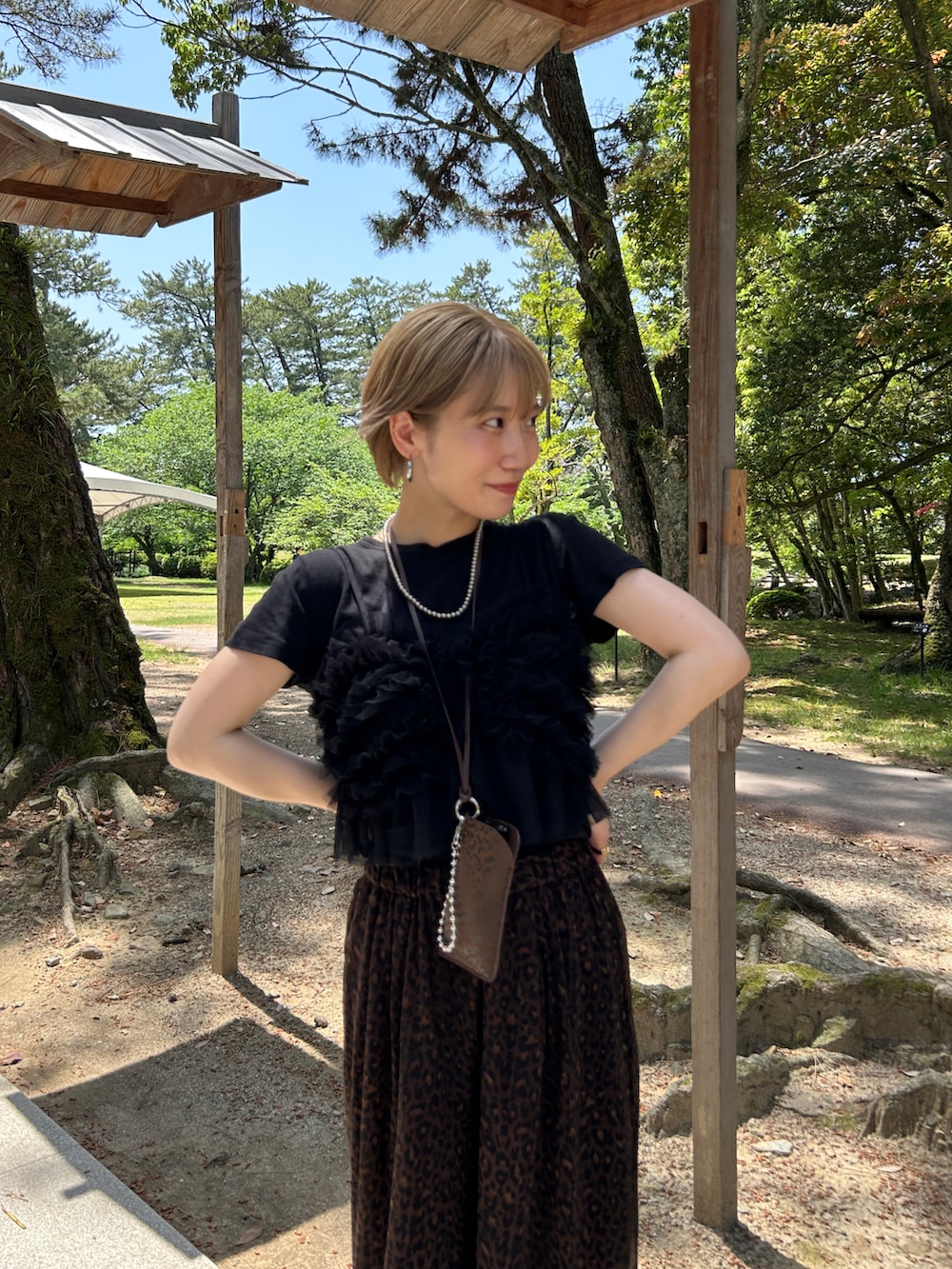 その他のその他パンツを着用したレディースの夏コーディネートの3枚目の写真