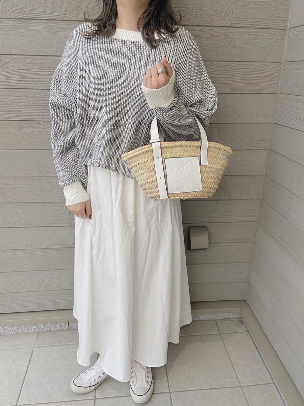 「カジュアル、カーディガン、休日スタイル、ニットコーデ、プチプラ、ootd、大人ガーリー、ロングスカート、春コーデ」｜「BONLECILLの2way ビッグシルエット リンクス柄ニットカーディガン（カーディガン/ボレロ、ブラック系）」を使った、makikiさん（レディース・159cm）の冬コーディネートの2枚目の写真