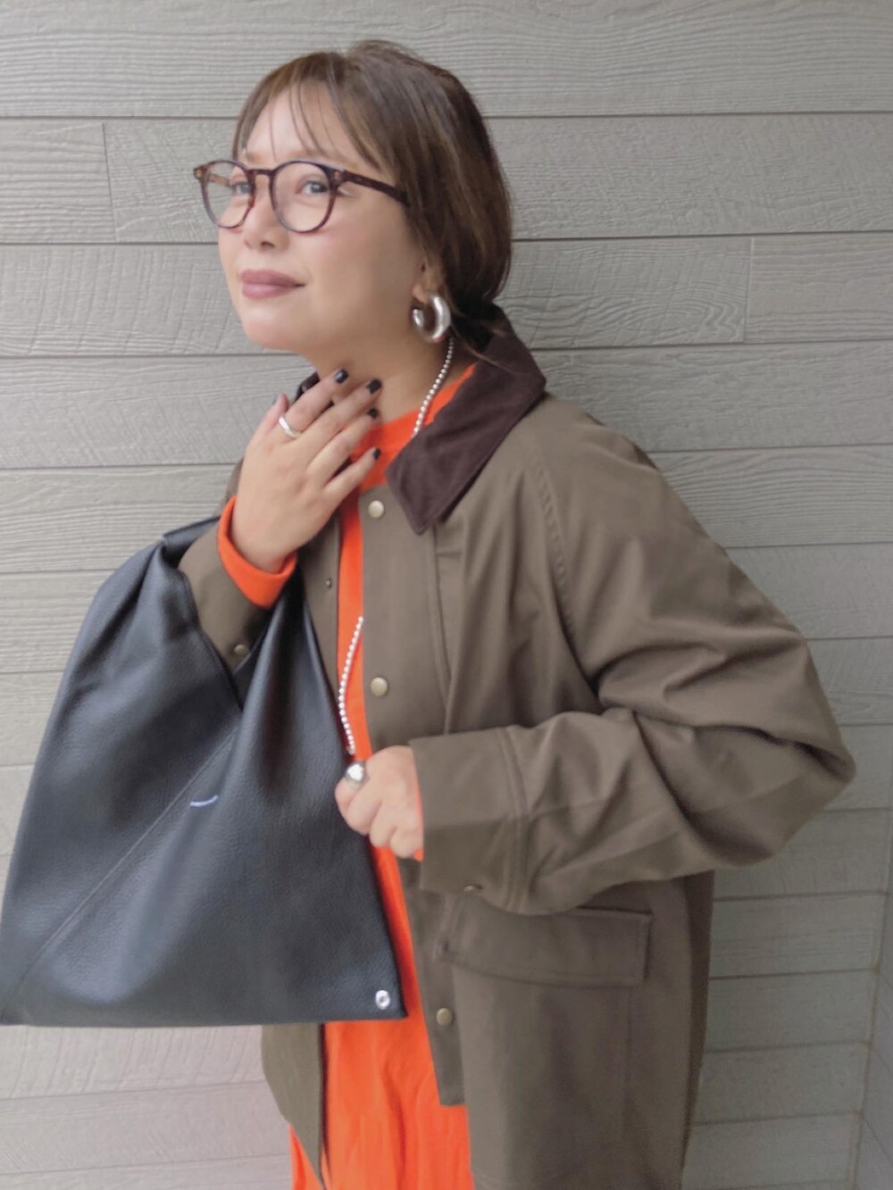 「秋服まるっと大公開、カジュアル、休日スタイル、秋、大人ファッション、秋服コーデ、秋のマイ旬スタイル、オトナカジュアル、ニットワンピース、ハンティングジャケット、ブーツ」｜「FREAK'S STOREの【WEB限定】フレアマキシカラーニットワンピース（ワンピース、オレンジ系）」を使った、makikiさん（レディース・158cm）の秋コーディネートの3枚目の写真