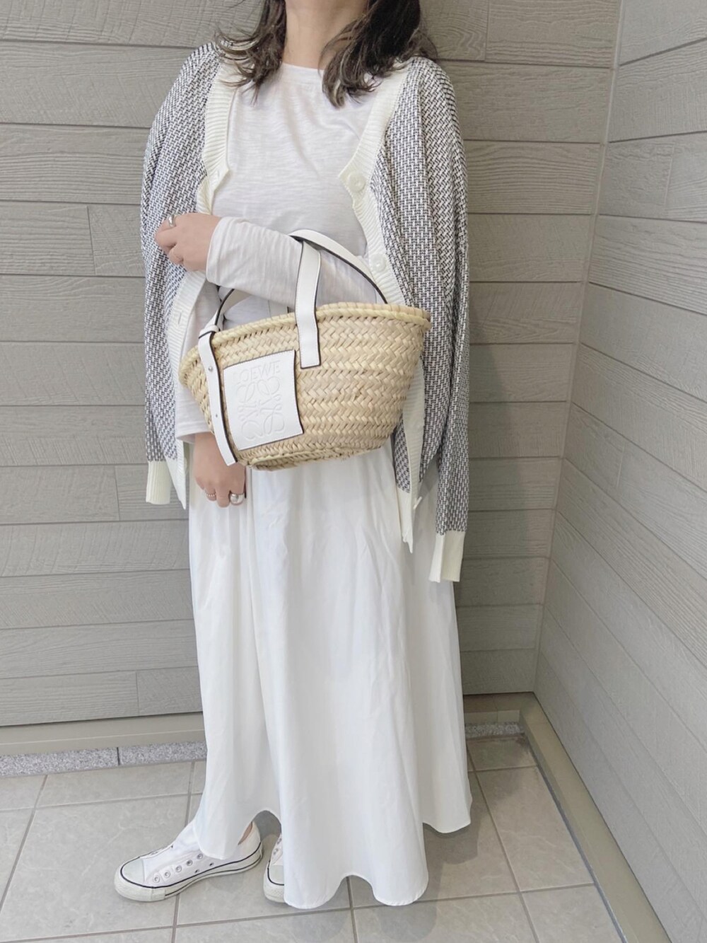 「カジュアル、カーディガン、休日スタイル、ニットコーデ、プチプラ、ootd、大人ガーリー、ロングスカート、春コーデ」｜「BONLECILLの2way ビッグシルエット リンクス柄ニットカーディガン（カーディガン/ボレロ、ブラック系）」を使った、makikiさん（レディース・159cm）の冬コーディネートの3枚目の写真