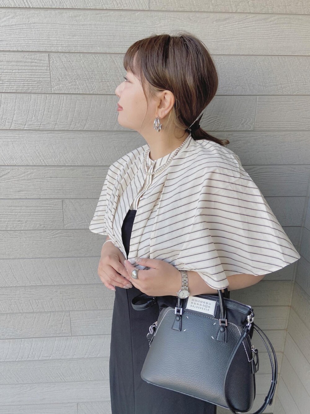 「春、今日のコーデ、春コーデ、シンプルコーデ、大人コーデ、楽チンコーデ、大人かわいい、シャツスタイル、シャツ、ビッグカラー」｜「NOMINEのギャザーボリュームカラーブラウス（シャツ/ブラウス、その他）」を使った、makikiさん（レディース・158cm）の春コーディネートの2枚目の写真